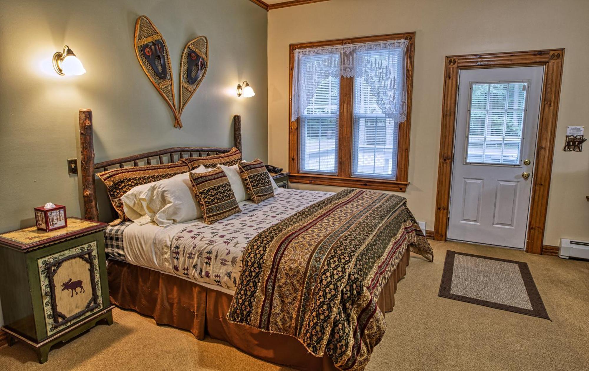 Lake Luzerne Rockwell Falls Inn And Wine Bar חדר תמונה