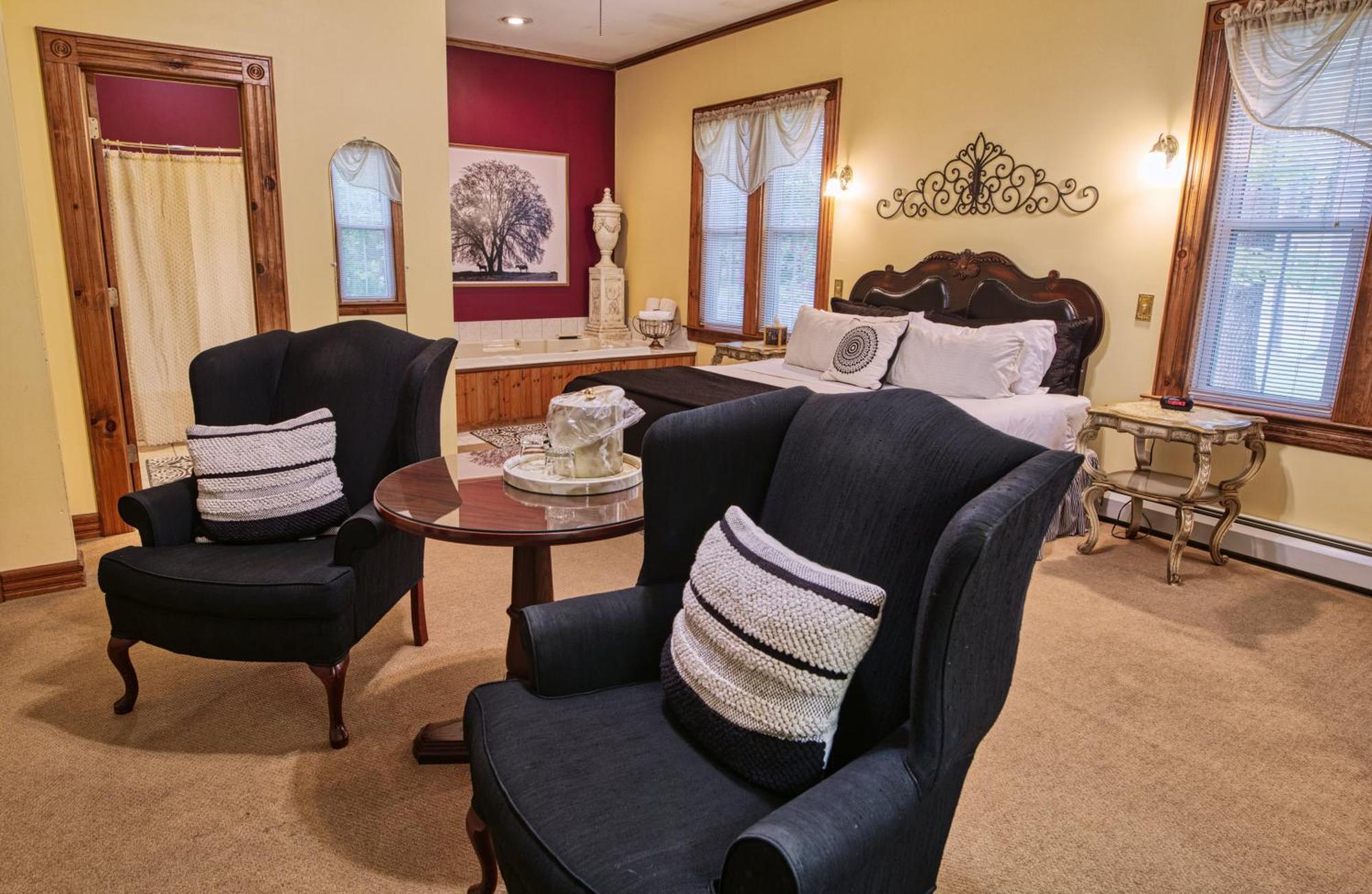 Lake Luzerne Rockwell Falls Inn And Wine Bar חדר תמונה