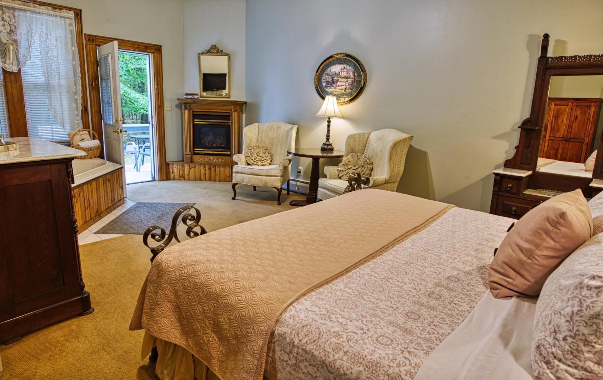 Lake Luzerne Rockwell Falls Inn And Wine Bar מראה חיצוני תמונה