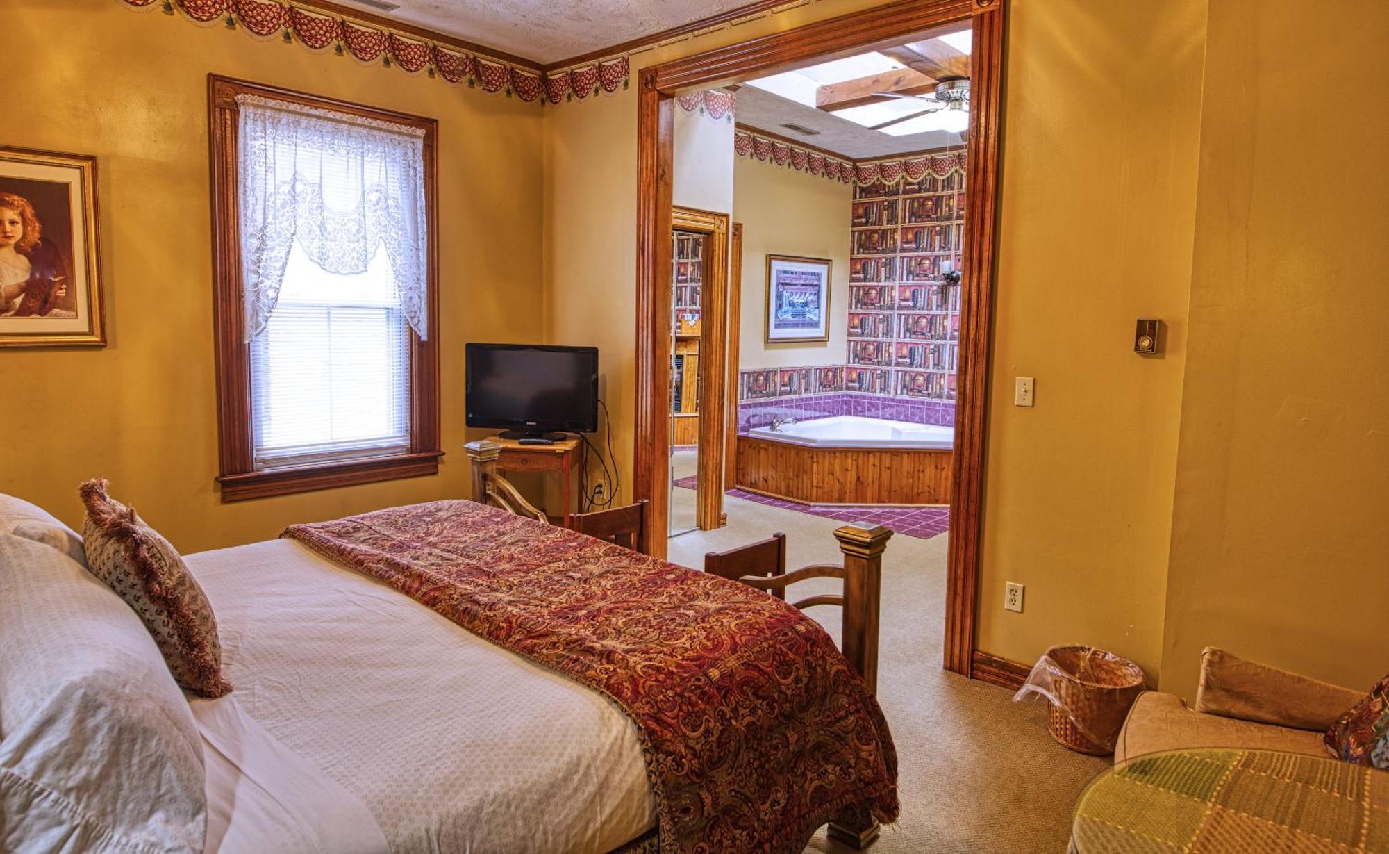 Lake Luzerne Rockwell Falls Inn And Wine Bar חדר תמונה