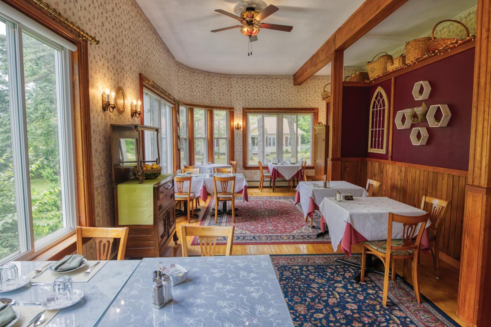 Lake Luzerne Rockwell Falls Inn And Wine Bar מראה חיצוני תמונה