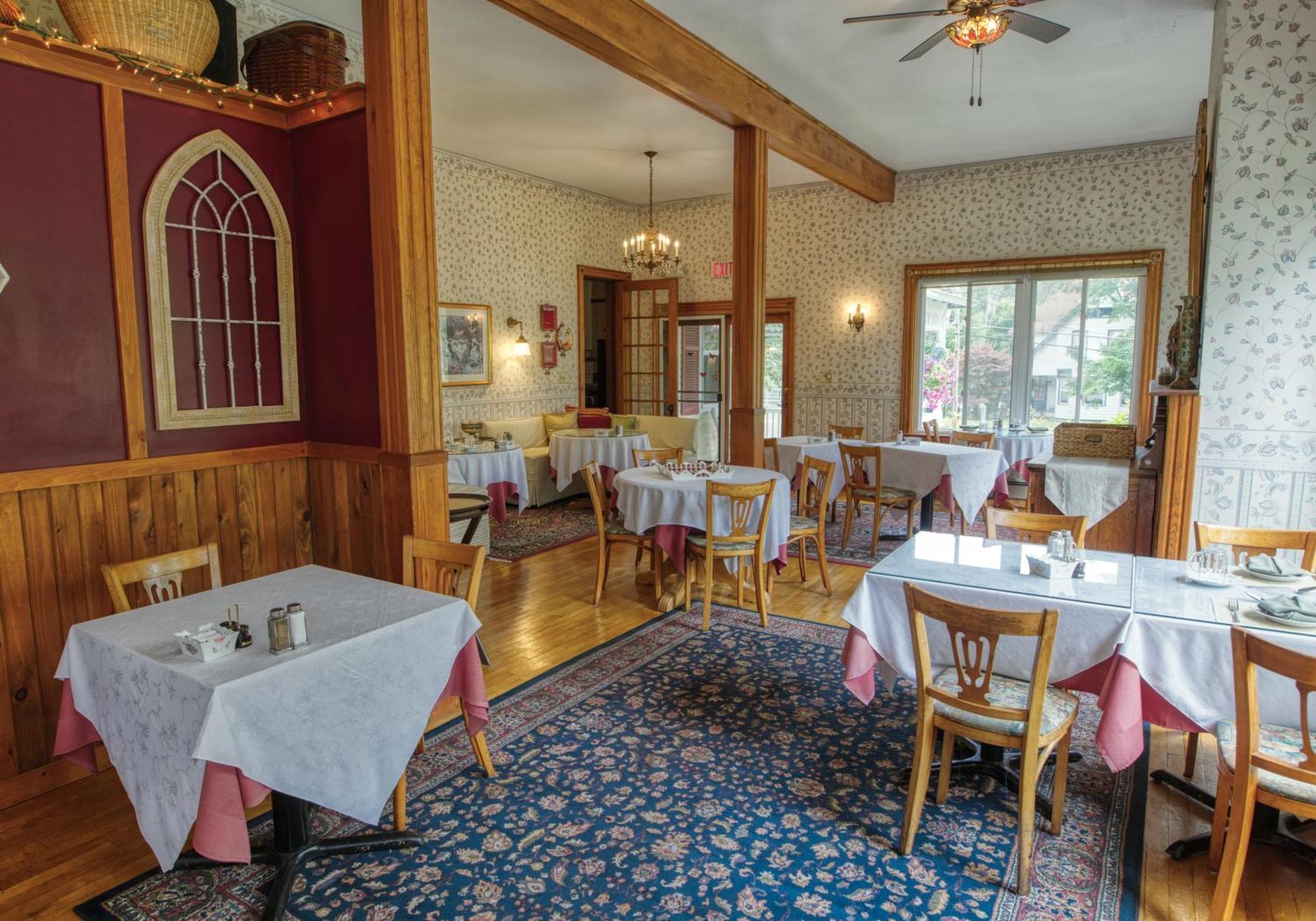 Lake Luzerne Rockwell Falls Inn And Wine Bar מראה חיצוני תמונה