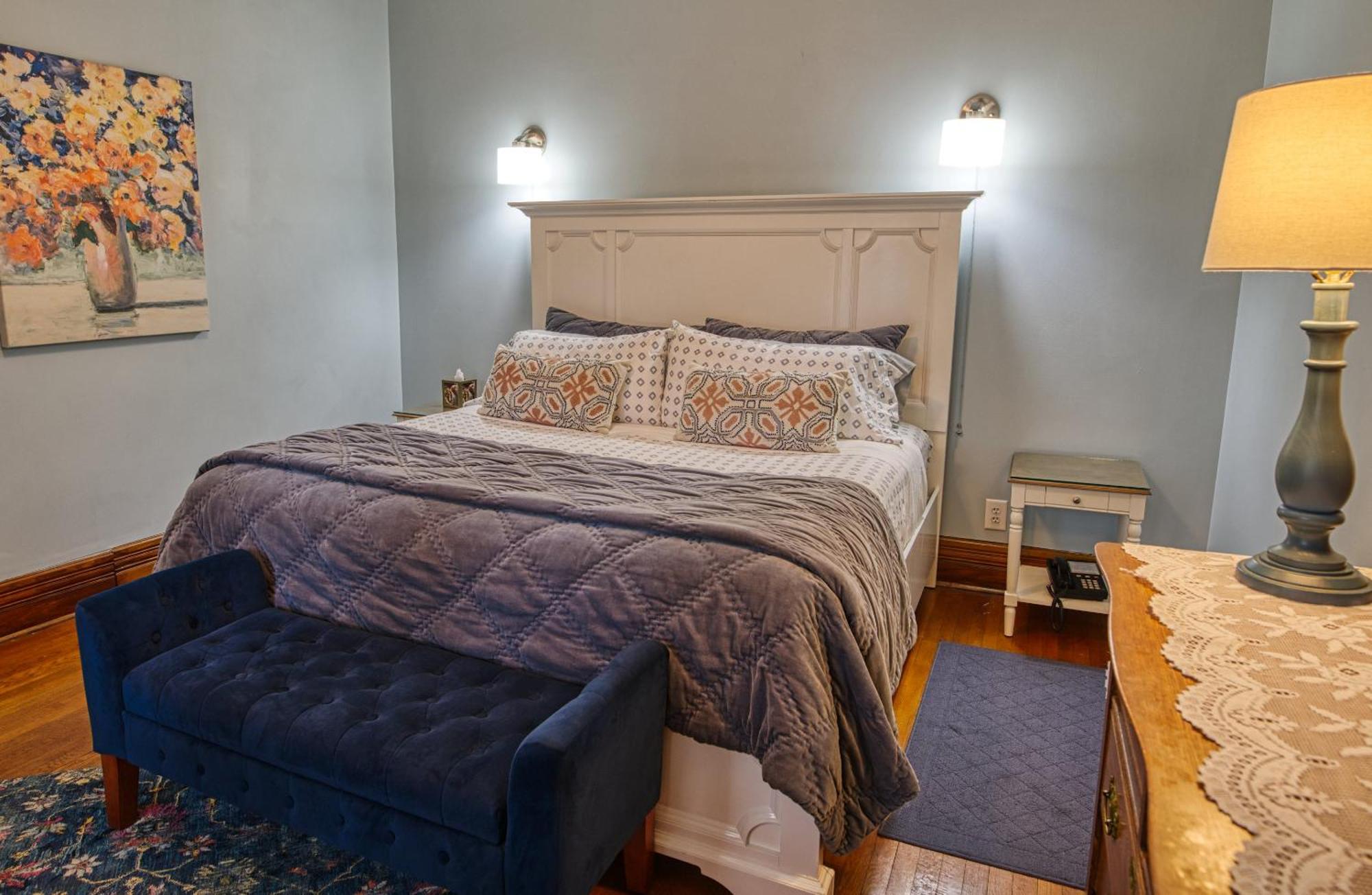 Lake Luzerne Rockwell Falls Inn And Wine Bar חדר תמונה