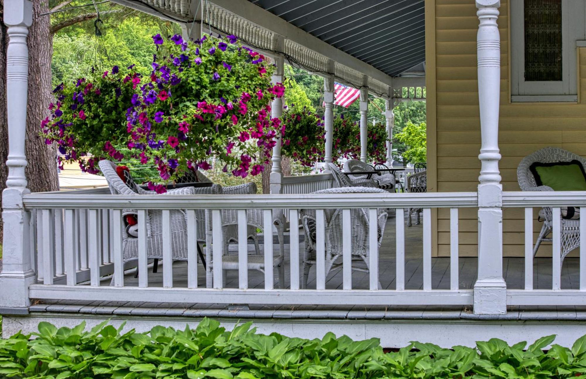 Lake Luzerne Rockwell Falls Inn And Wine Bar מראה חיצוני תמונה