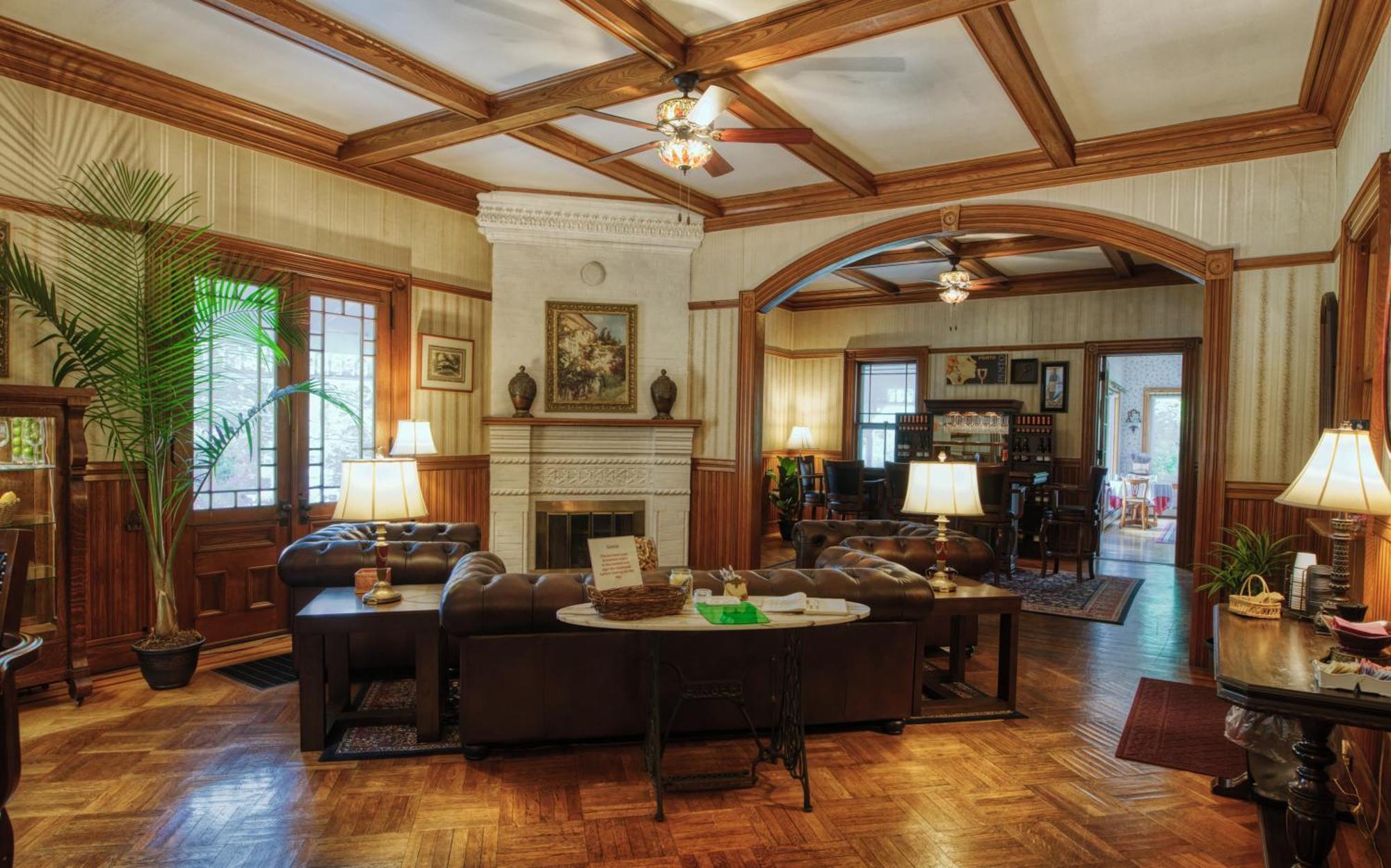 Lake Luzerne Rockwell Falls Inn And Wine Bar מראה חיצוני תמונה